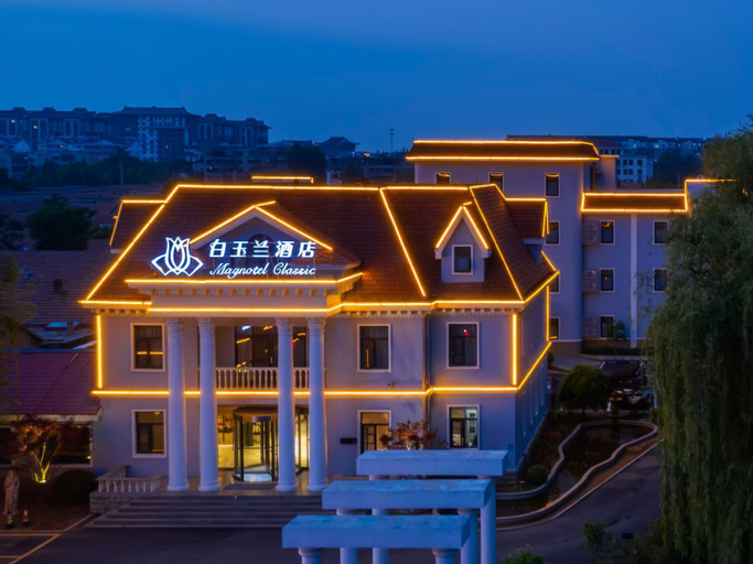 Exterior & Views 26