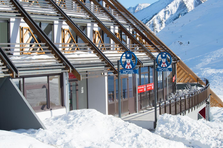 Others 5, Hotel des 4 Ours, Hautes-Pyrénées