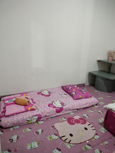 Others 3, Hello Kitty Backpackers, Semporna
