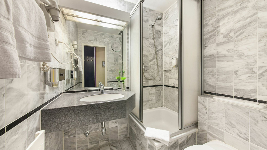 Bathroom 5, Hotel Mirage Düsseldorf-Neuss, Rhein-Kreis Neuss