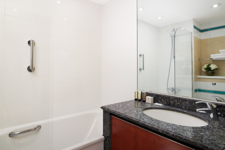 Bathroom 3, Millennium Hotel and Conference Centre Gloucester London, London