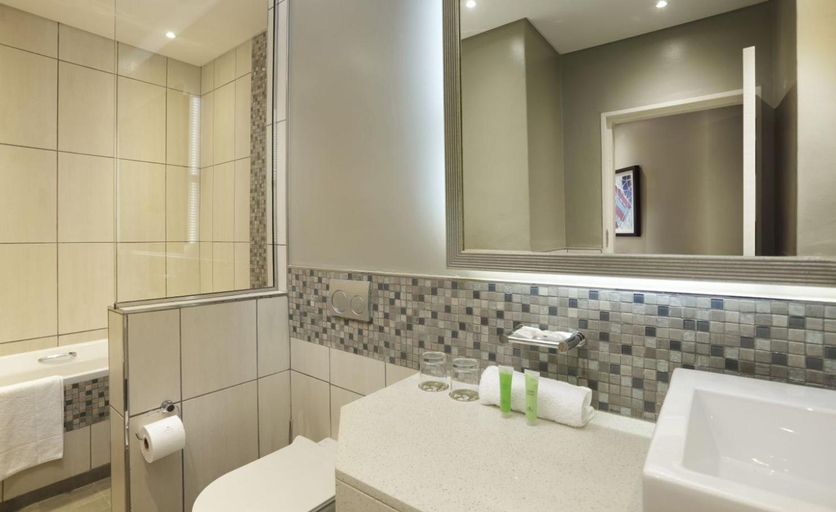 Bathroom 4, Khoroni Hotel, Vhembe