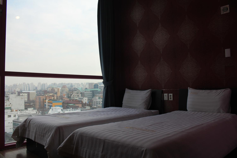 Bedroom 8