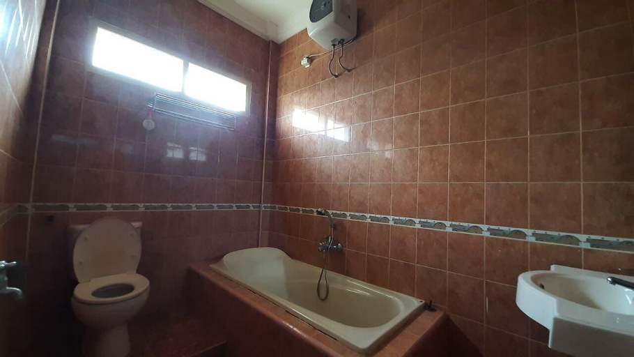 Bathroom 7