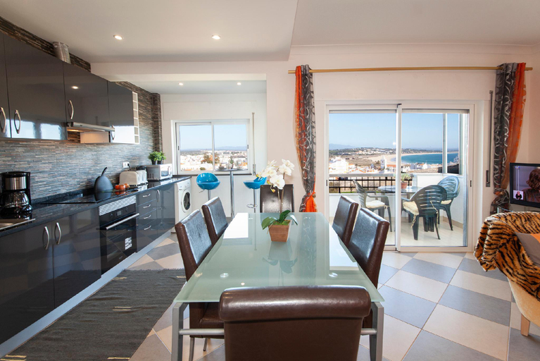 Others 5, B17 - The Stunning Seaview Apartment, Lagos