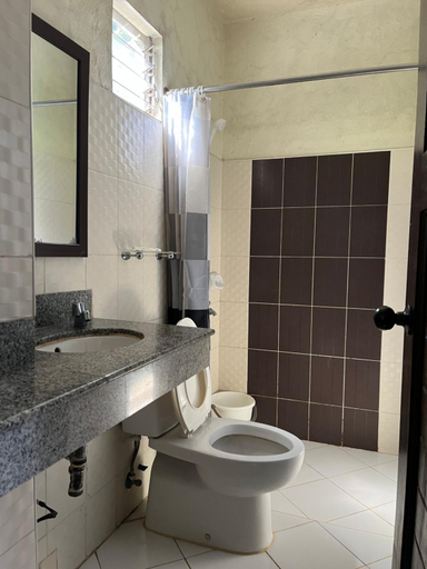 Bathroom 4, Boracay Ocean Bay Resort Cafe, Malay