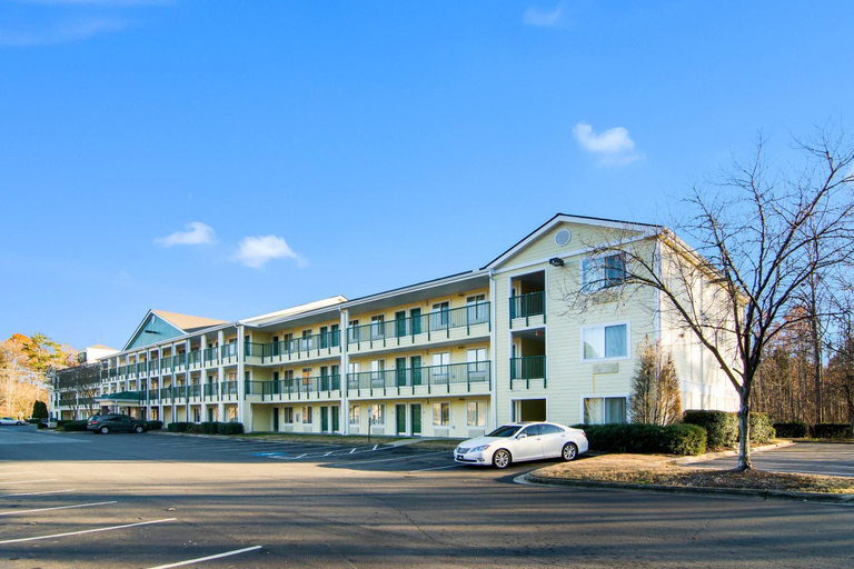 Exterior & Views 1, Suburban Studios Durham-Raleigh, Durham