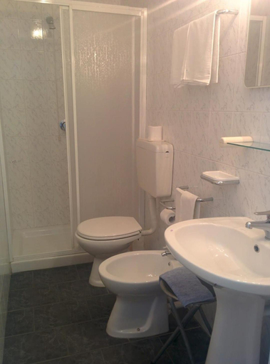 Bathroom 4, PENSIONE GARDENIA, Savona