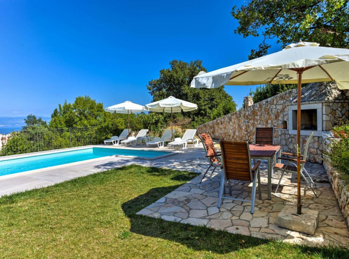 Sport & Beauty 3, Wonderful Brsec Apartments With Sea View and Shared Pool, Mošćenička Draga