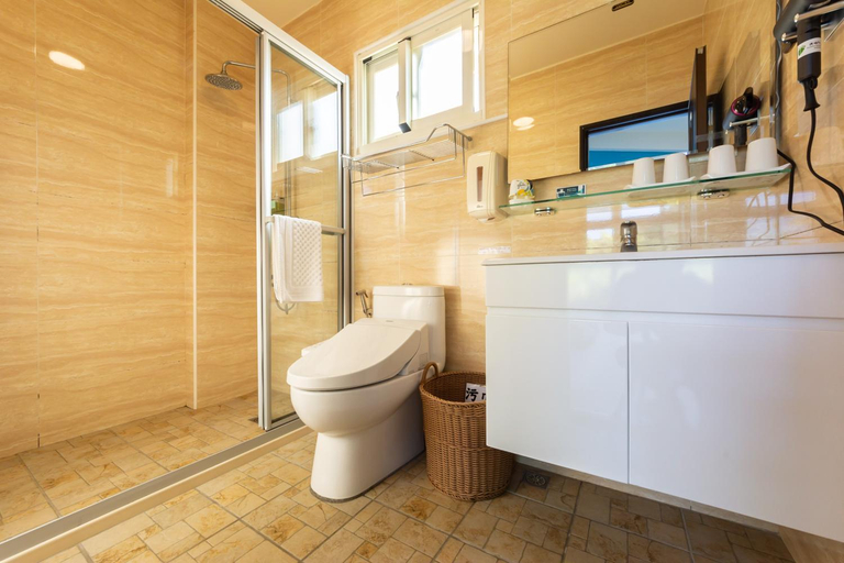 Bathroom 5, Barefoot Springs Bed and Breakfast, Yilan