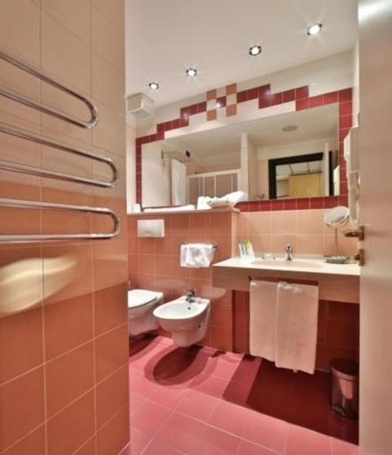 Bathroom 9