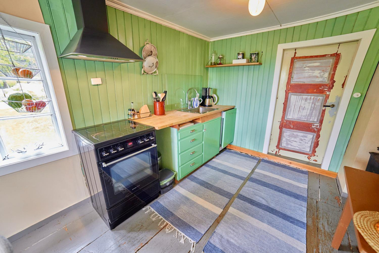 Others 5, Overvoll Farm, Stranda