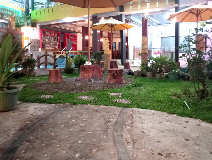 Exterior & Views 2, Villa Cahaya 3 Guci Mitra RedDoorz, Tegal