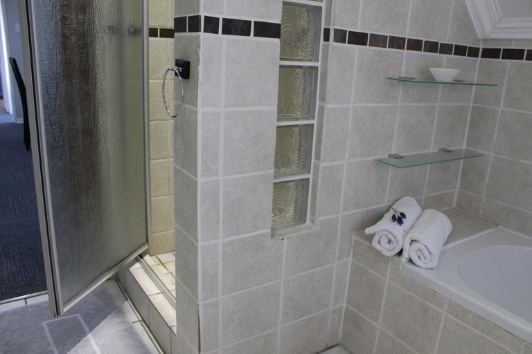 Bathroom 3, 3 Liebeloft Guest House, Ekurhuleni