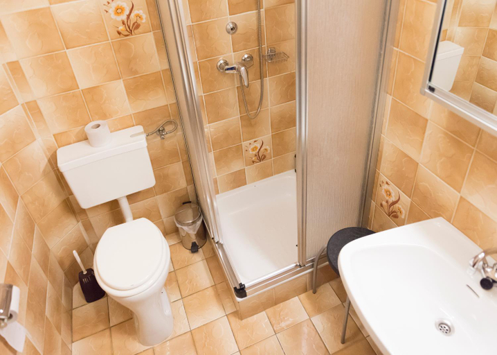 Bathroom 3, Gasthof Mandorfer, Linz Land