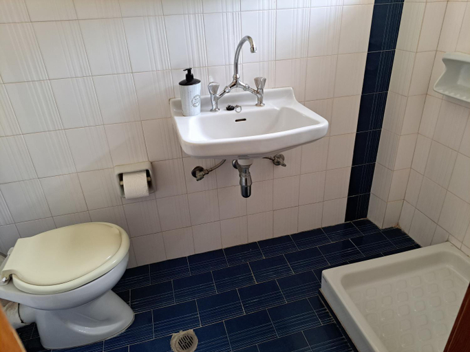 Bathroom 5, ARTEMIS and FILLO, Central Greece