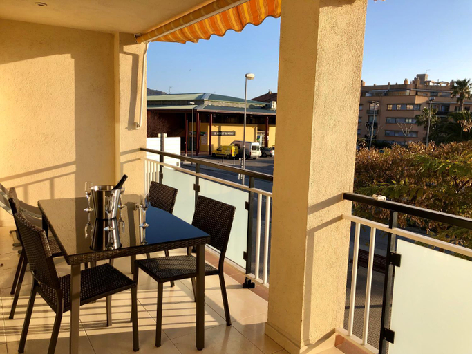 2, Apartamentos Benet, Girona