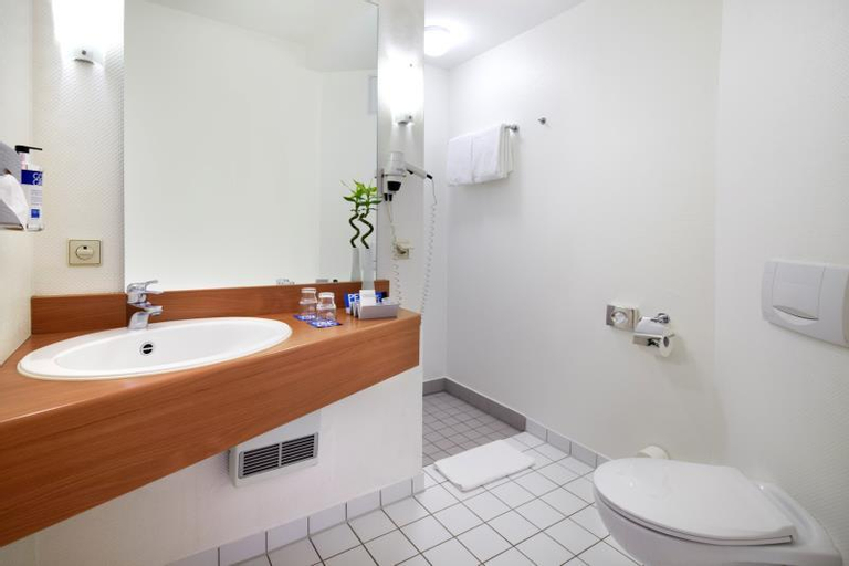 Bathroom 23