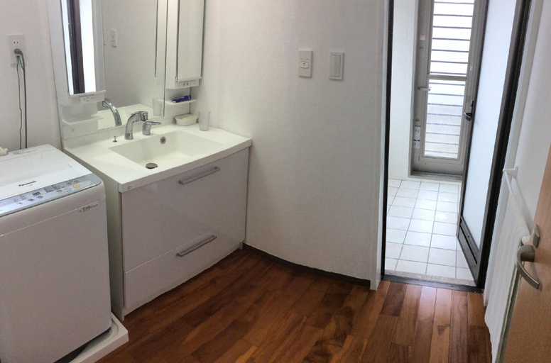 Bathroom, Seaside House Nirai, Miyakojima