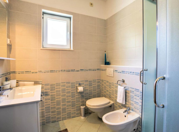 Bathroom, Wonderful Brsec Apartments With Sea View and Shared Pool, Mošćenička Draga