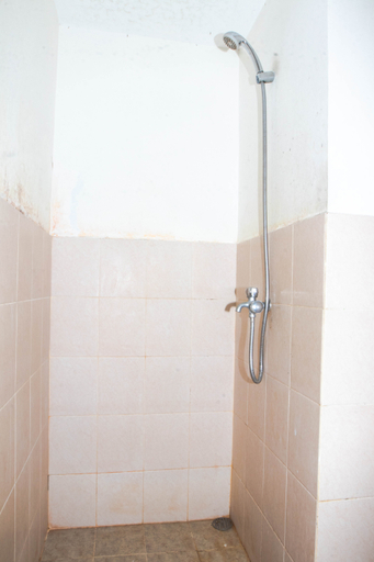 Bathroom 5, ARBA Podomoro Golf View Apartment by Rendirooms, Bogor
