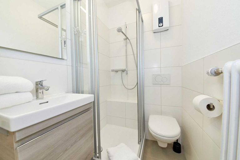 Bathroom 3, Moselbleibe Uferallee, Bernkastel-Wittlich