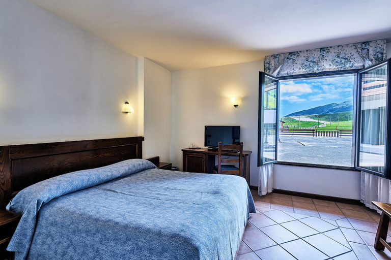 Bedroom 3, Hotel Pizzalto, L'Aquila