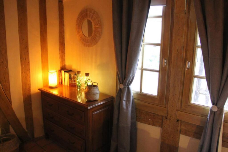 Others 4, Studio Julianne place Sainte Catherine, Calvados