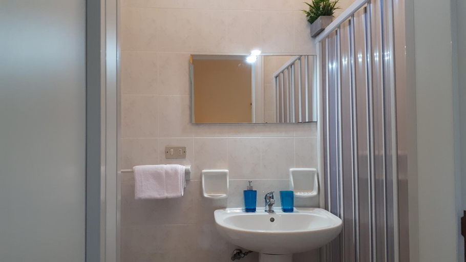 Bathroom 3, Residence Salentoholidays, Lecce