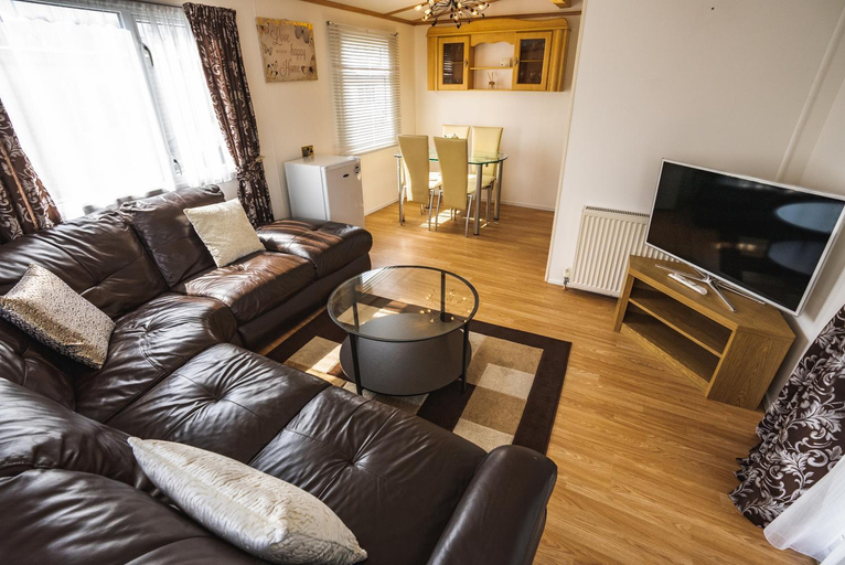 Others 4, Lochlands 2BR Family Caravan - Pets - Play Park, Angus