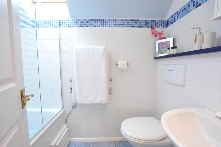 Bathroom, Seafarers, Suffolk