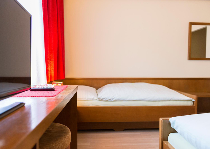 3, Gasthof Mandorfer, Linz Land