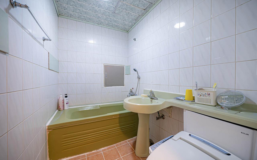 Bathroom 5, Dongrae Oncheon Hotel, Dongnae