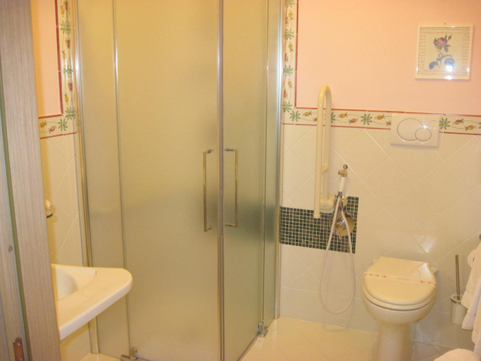 Bathroom 4, Palace Hotel Una Nuova Strada, Catanzaro