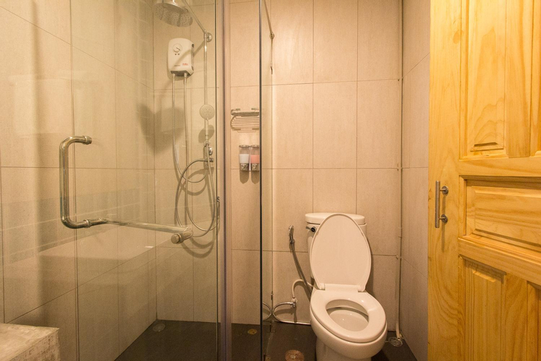 Bathroom 11