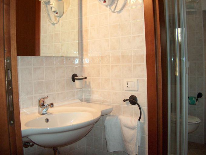 Bathroom 3, Guest House Il Giardino Segreto, Cagliari