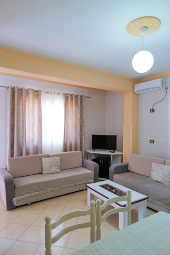 Others 4, Villa Guximi, Sarandës