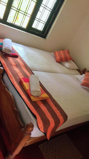 Bedroom 3, Sujatha Tourist Rest, Dambulla