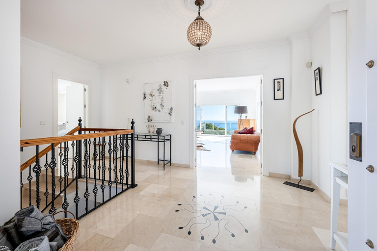 Others 3, Stunning Villa with Panoramic Views of the Med, Málaga