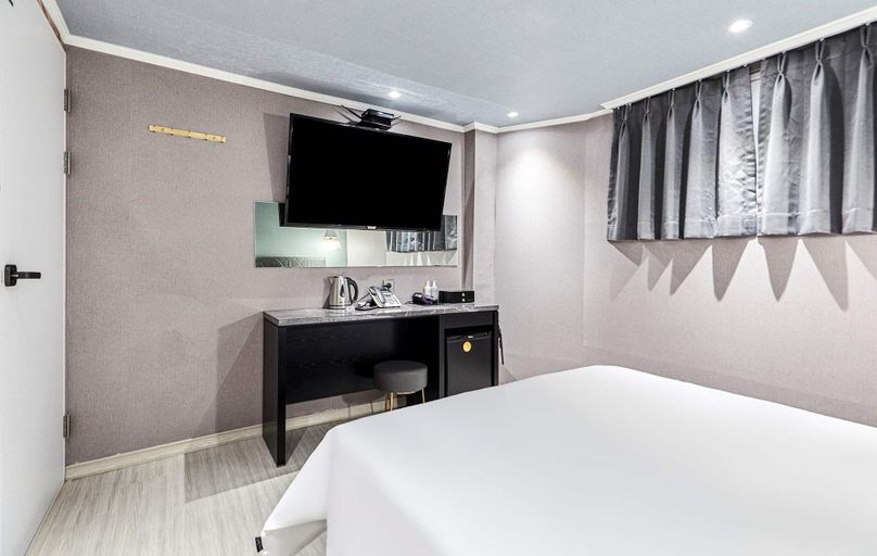 Bedroom 8