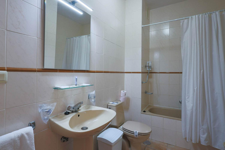 Bathroom 4, Hotel Tugasa El Almendral, Cádiz