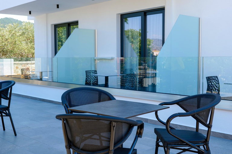 Others 5, NOI HOTEL, Sarandës