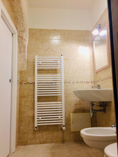 Bathroom 3, Trulli Pietra Viva, Taranto