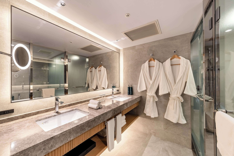 Bathroom 18