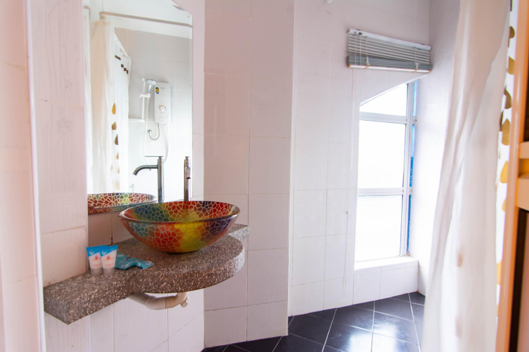 Bathroom 4