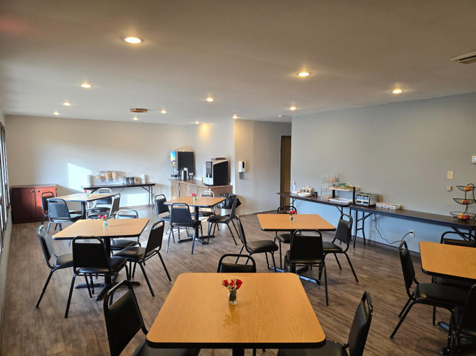 Food & Drinks 4, Capri Motor Inn, Bulkley-Nechako