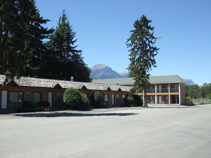 Exterior & Views 2, Mary's Motel, Columbia-Shuswap