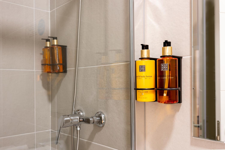 Bathroom 4, DWO Abaster, Soria