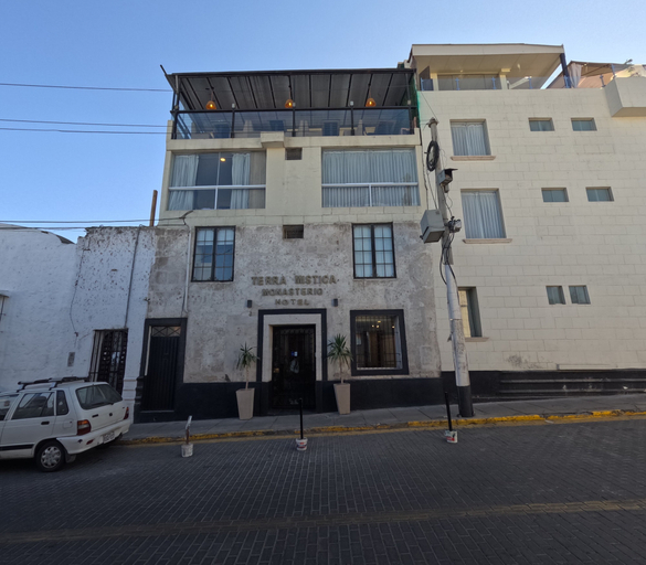 Exterior & Views