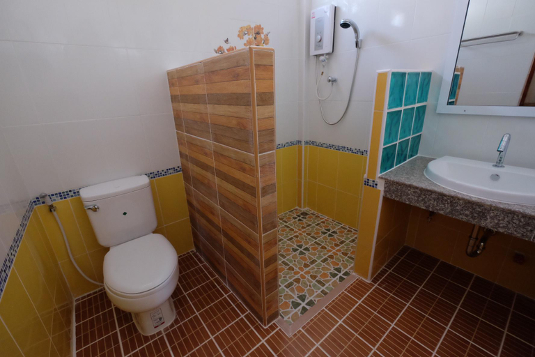 Bathroom, Prakaithong hotel, Sawang Daen Din